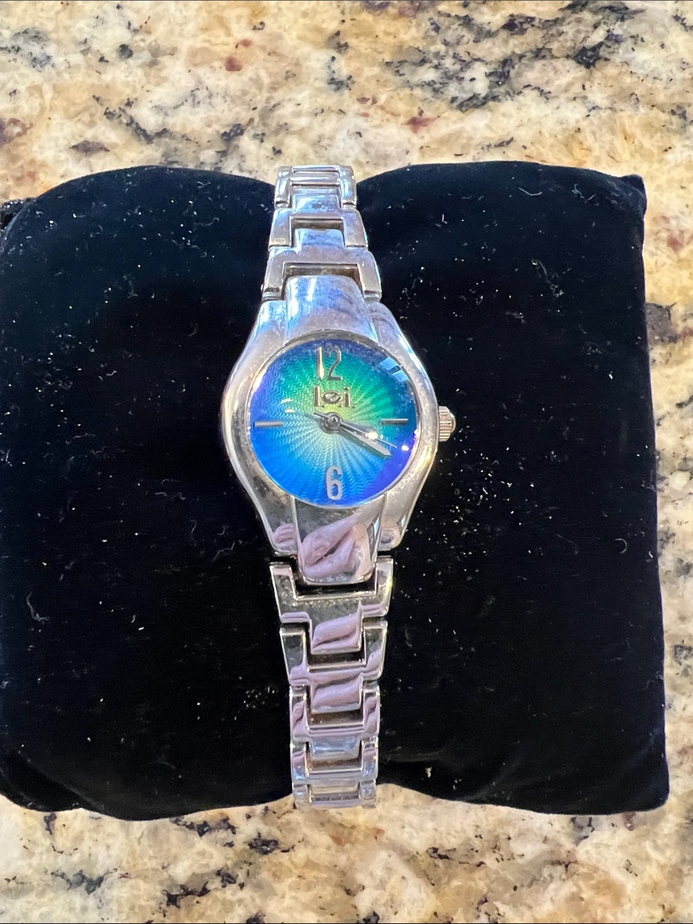 Iei Vintage Small Silver-Link Watch with Blue-Green Dial - Picture 14 of 14